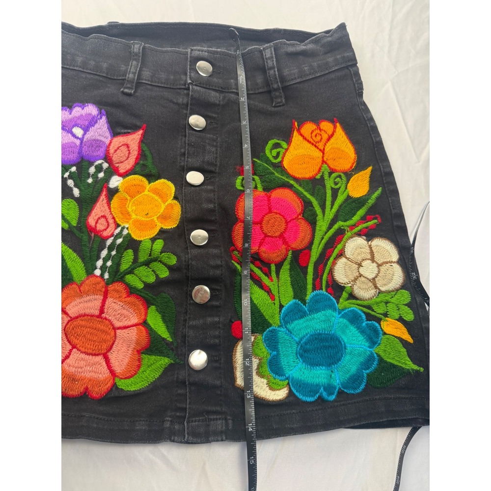 Jolobil Arte Embroidered Floral Denim Mini Skirt Button Front Artisan Boho M - Picture 7 of 9